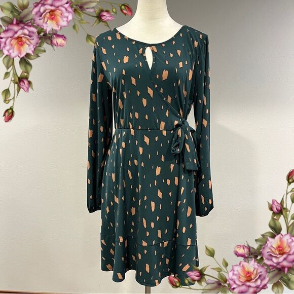 Kaileigh Dresses & Skirts - Kaileigh Green and Tan Long Sleeve fake wrap Dress size large